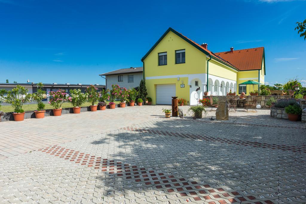 Appartementhaus Freiler Mörbisch am See Exterior foto